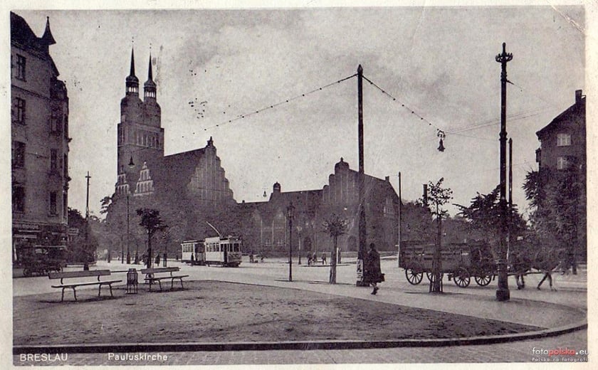 Rok 1934, od strony ulic Głogowskiej i Legnickiej, w tle kościół św. Pawła / źródło: fotopolska.eu