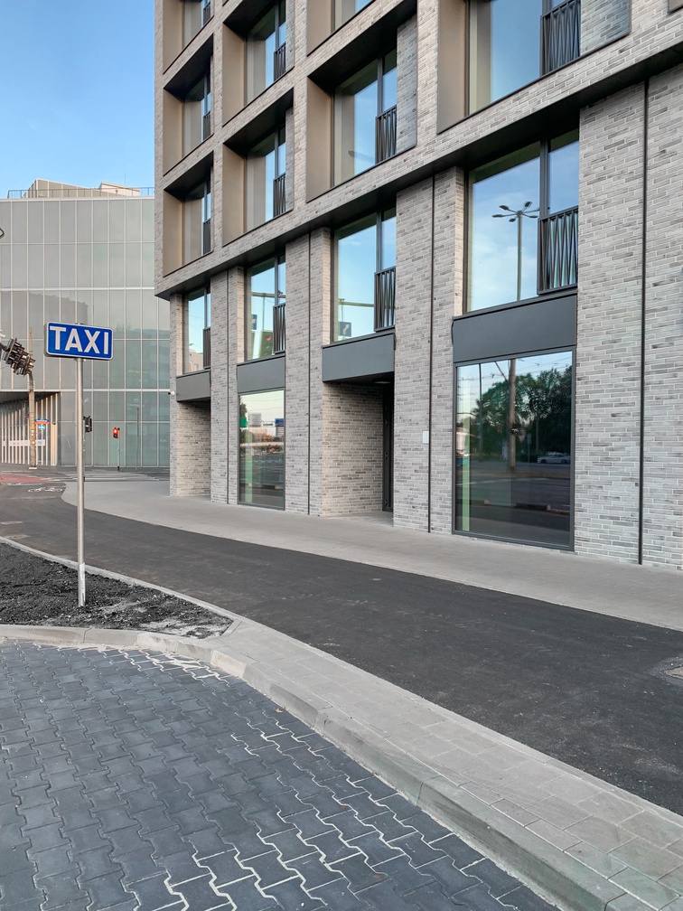 Nowy, wrocławski apartamentowiec znajduje się przy ulicy Romualda Traugutta