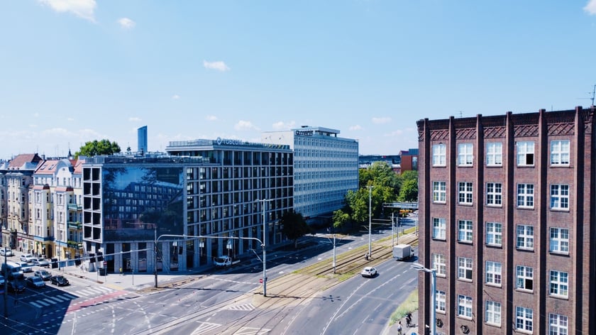 Nowy, wrocławski apartamentowiec znajduje się przy ulicy Romualda Traugutta