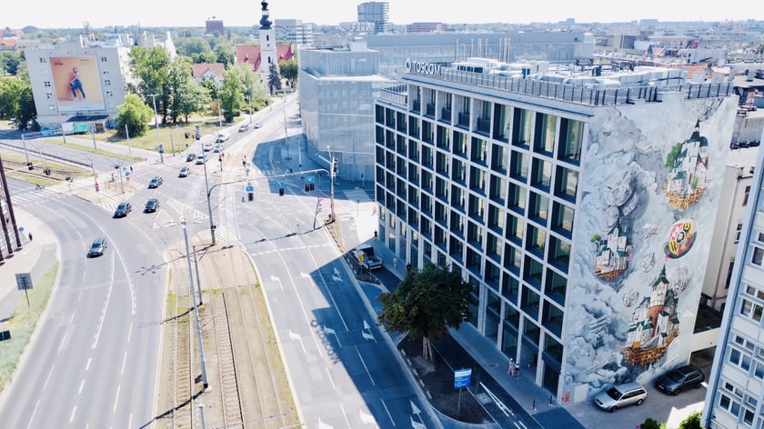 Nowy, wrocławski apartamentowiec znajduje się przy ulicy Romualda Traugutta