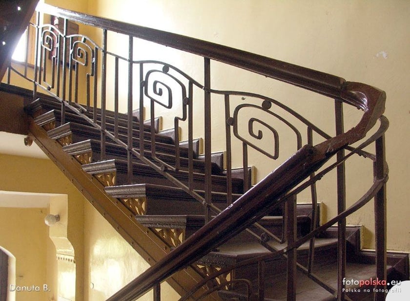 Fantazyjnie zakręcone i przepięknie wykonane ? schody we wrocławskich kamienicach i budynkach użyteczności publicznej