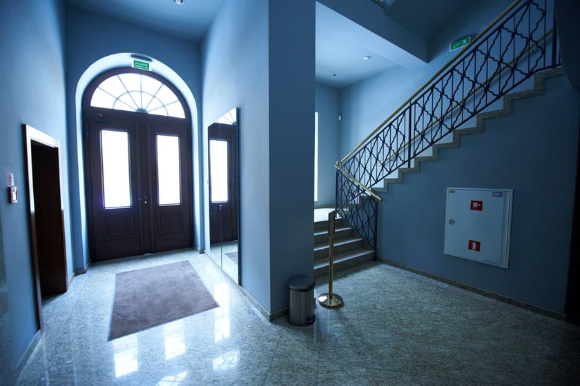 Fantazyjnie zakręcone i przepięknie wykonane ? schody we wrocławskich kamienicach i budynkach użyteczności publicznej