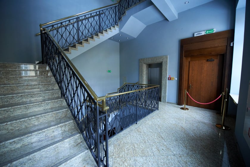 Fantazyjnie zakręcone i przepięknie wykonane ? schody we wrocławskich kamienicach i budynkach użyteczności publicznej