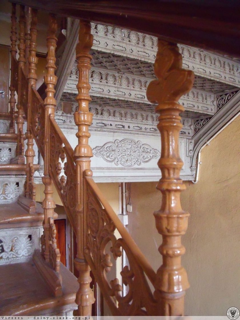 Fantazyjnie zakręcone i przepięknie wykonane ? schody we wrocławskich kamienicach i budynkach użyteczności publicznej