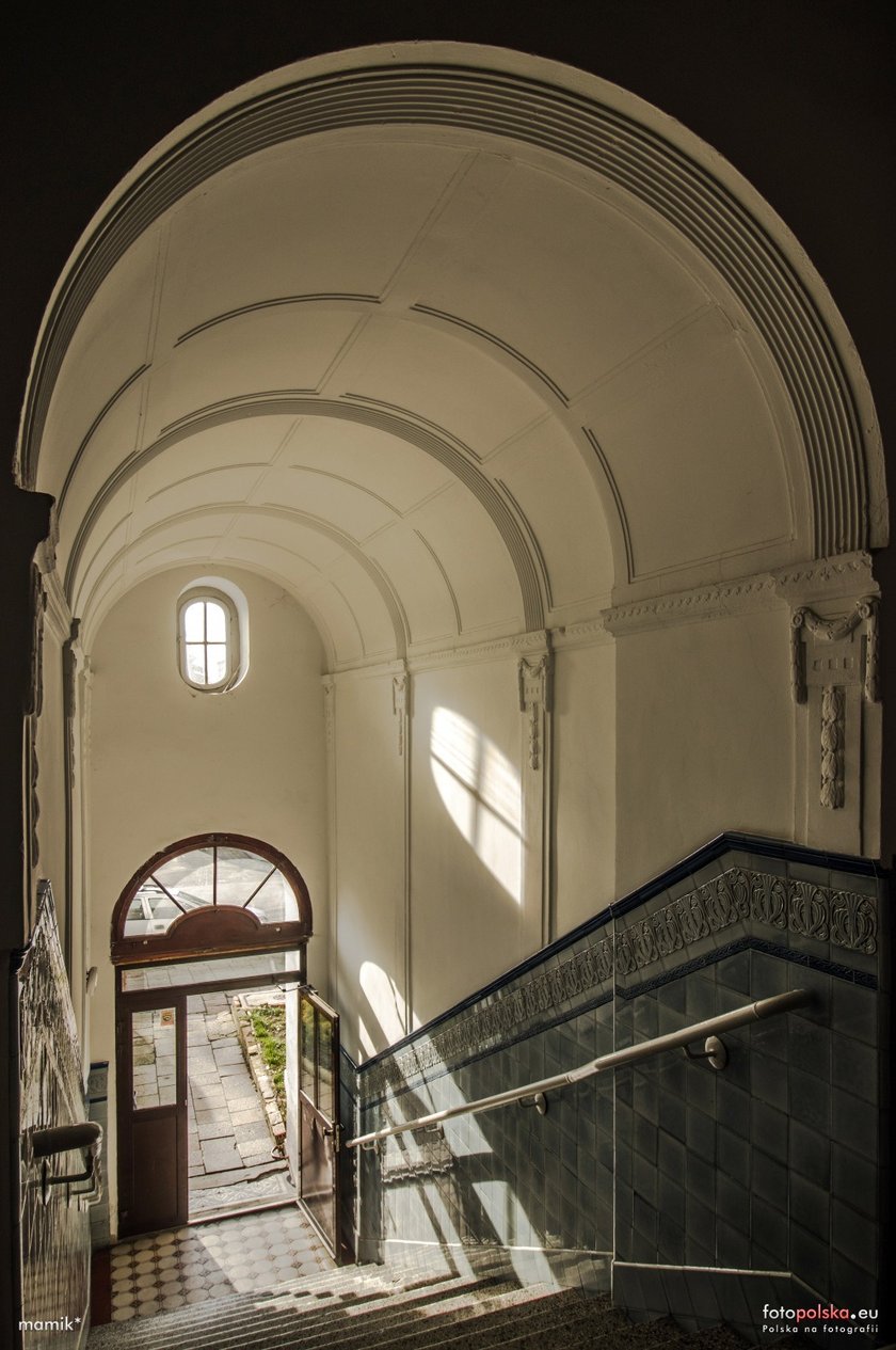 Fantazyjnie zakręcone i przepięknie wykonane ? schody we wrocławskich kamienicach i budynkach użyteczności publicznej