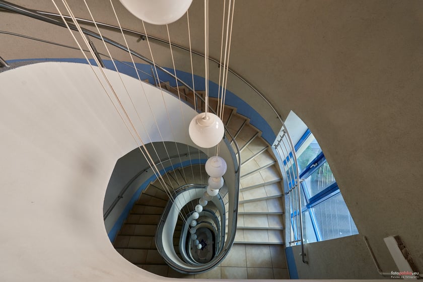 Fantazyjnie zakręcone i przepięknie wykonane ? schody we wrocławskich kamienicach i budynkach użyteczności publicznej