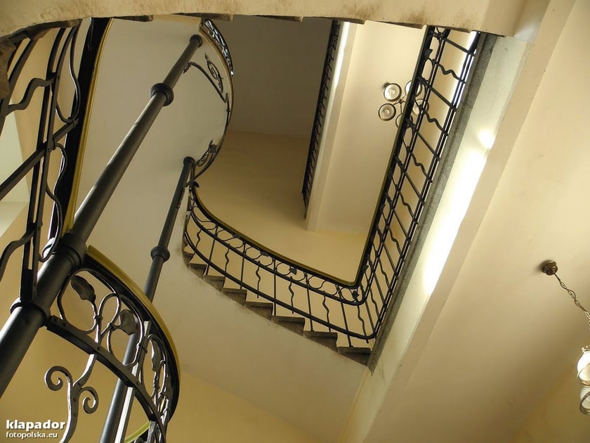 Fantazyjnie zakręcone i przepięknie wykonane ? schody we wrocławskich kamienicach i budynkach użyteczności publicznej