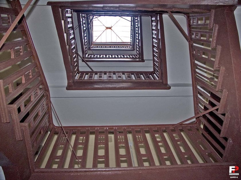 Fantazyjnie zakręcone i przepięknie wykonane ? schody we wrocławskich kamienicach i budynkach użyteczności publicznej