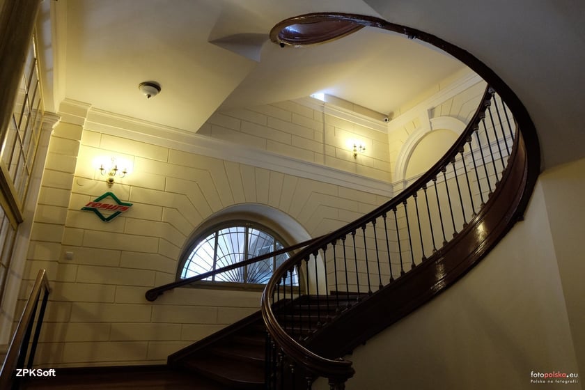 Fantazyjnie zakręcone i przepięknie wykonane ? schody we wrocławskich kamienicach i budynkach użyteczności publicznej