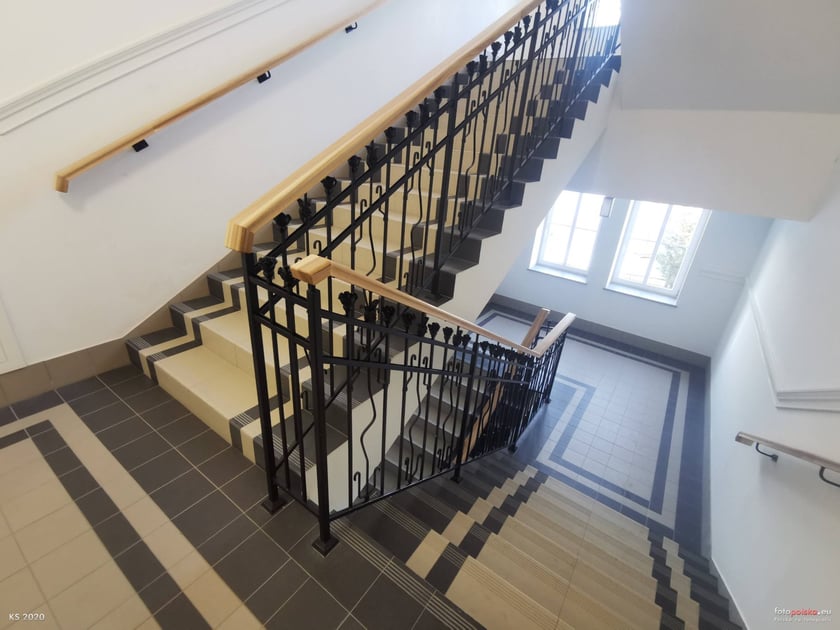 Fantazyjnie zakręcone i przepięknie wykonane ? schody we wrocławskich kamienicach i budynkach użyteczności publicznej