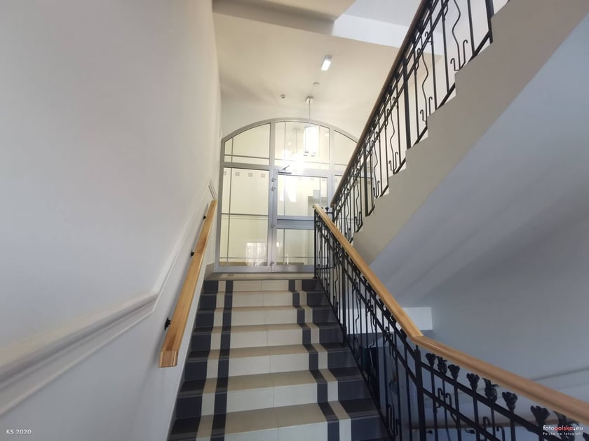 Fantazyjnie zakręcone i przepięknie wykonane ? schody we wrocławskich kamienicach i budynkach użyteczności publicznej