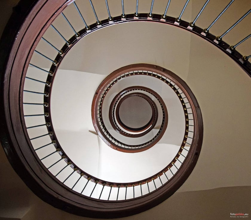 Fantazyjnie zakręcone i przepięknie wykonane ? schody we wrocławskich kamienicach i budynkach użyteczności publicznej