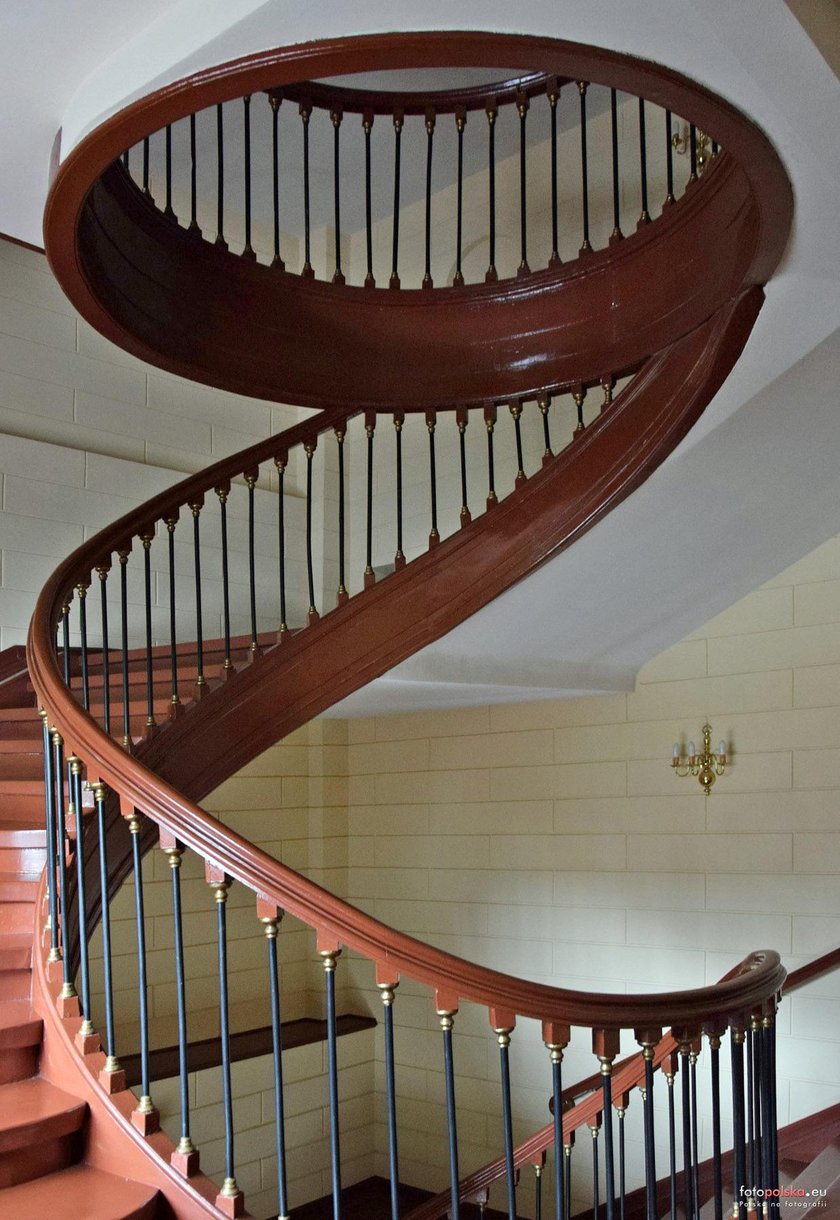 Fantazyjnie zakręcone i przepięknie wykonane ? schody we wrocławskich kamienicach i budynkach użyteczności publicznej