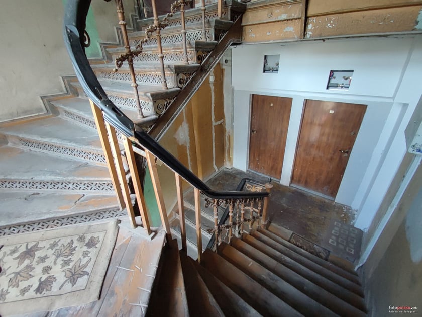 Fantazyjnie zakręcone i przepięknie wykonane ? schody we wrocławskich kamienicach i budynkach użyteczności publicznej