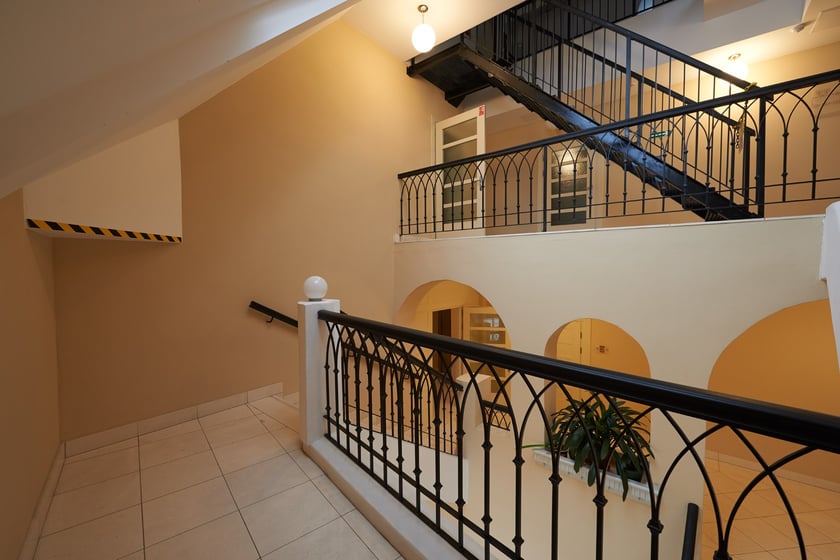 Fantazyjnie zakręcone i przepięknie wykonane ? schody we wrocławskich kamienicach i budynkach użyteczności publicznej