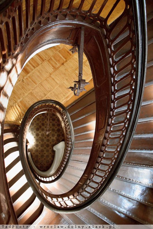 Fantazyjnie zakręcone i przepięknie wykonane ? schody we wrocławskich kamienicach i budynkach użyteczności publicznej