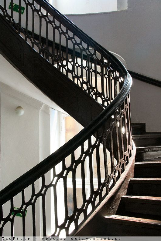 Fantazyjnie zakręcone i przepięknie wykonane ? schody we wrocławskich kamienicach i budynkach użyteczności publicznej