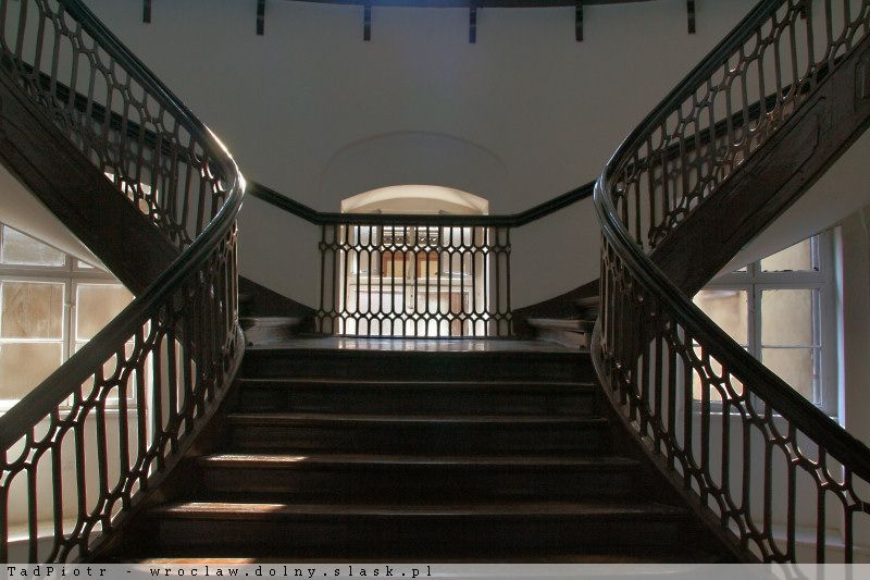 Fantazyjnie zakręcone i przepięknie wykonane ? schody we wrocławskich kamienicach i budynkach użyteczności publicznej