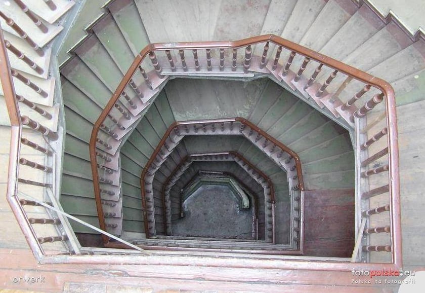 Fantazyjnie zakręcone i przepięknie wykonane ? schody we wrocławskich kamienicach i budynkach użyteczności publicznej