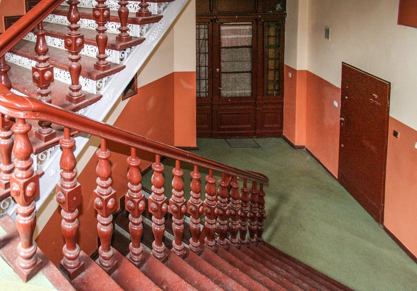 Fantazyjnie zakręcone i przepięknie wykonane ? schody we wrocławskich kamienicach i budynkach użyteczności publicznej