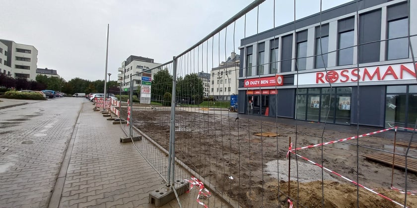 Centrum handlowo-usługowe przy ul. Wojanowskiej na Stabłowicach: sklepy, lokale usługowe