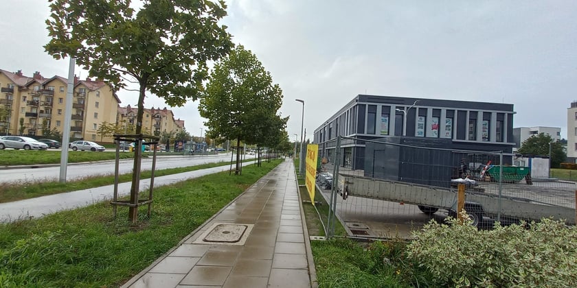 Centrum handlowo-usługowe przy ul. Wojanowskiej na Stabłowicach: sklepy, lokale usługowe