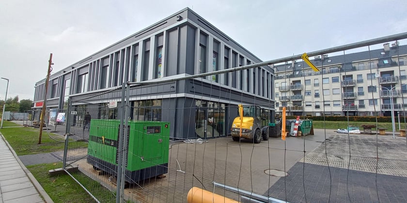 Centrum handlowo-usługowe przy ul. Wojanowskiej na Stabłowicach: sklepy, lokale usługowe