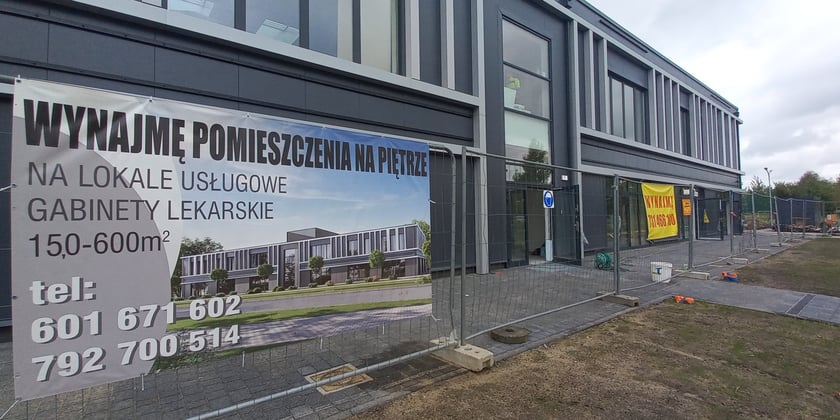 Centrum handlowo-usługowe przy ul. Wojanowskiej na Stabłowicach: sklepy, lokale usługowe