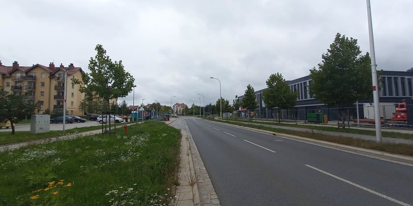 Centrum handlowo-usługowe przy ul. Wojanowskiej na Stabłowicach: sklepy, lokale usługowe