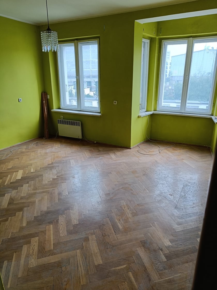 Jesionowa 32/4, Krzyki. Powierzchnia: 36,40 m?. Cena wywoławcza: 370 000 zł. Lokal mieszkalny składa się z pokoju, przedpokoju, kuchni, łazienki oraz przynależnej komórki w piwnicy o powierzchni 2,85 m?. Lokal położony na I piętrze (II kondygnacja). Data przetargu: 29.09.2023.
