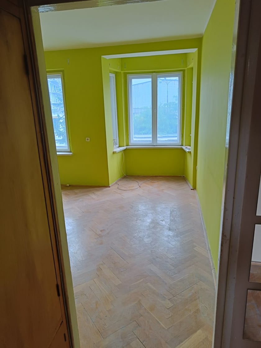 Jesionowa 32/4, Krzyki. Powierzchnia: 36,40 m?. Cena wywoławcza: 370 000 zł. Lokal mieszkalny składa się z pokoju, przedpokoju, kuchni, łazienki oraz przynależnej komórki w piwnicy o powierzchni 2,85 m?. Lokal położony na I piętrze (II kondygnacja). Data przetargu: 29.09.2023.