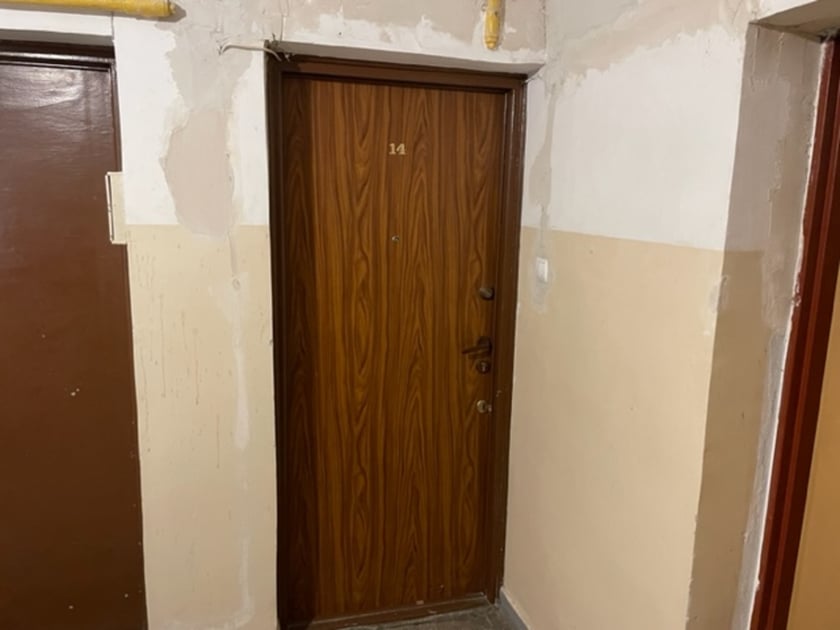 Rynek 16/17/14, Stare Miasto. Powierzchnia lokalu: 38,94 m?. Cena wywoławcza: 500 000 zł. Lokal składa się z jednego pokoju, kuchni, łazienki z wc i przedpokoju. Lokal położony na IV kondygnacji (III piętro). Budynek wpisany jest do rejestru zabytków.