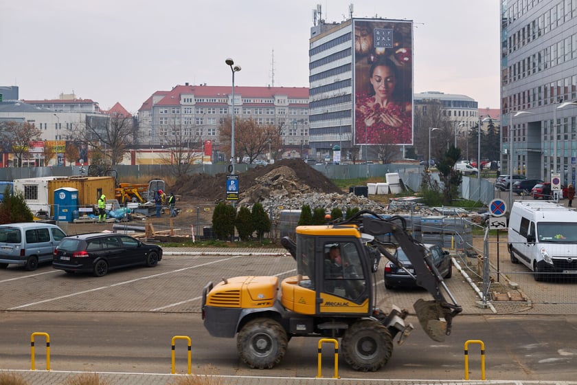 rozbiórka parkingu przy ulicy Swobodnej we Wrocławiu