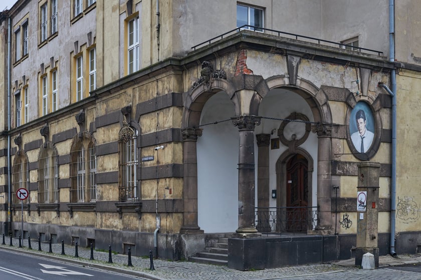 Dawna Poczta Paczkowa i Telegraf pod adresem ul. Purykiniego 2 we Wrocławiu