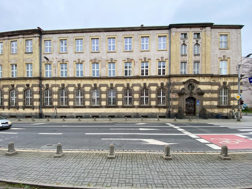 Dawna Poczta Paczkowa i Telegraf pod adresem ul. Purykiniego 2 we Wrocławiu