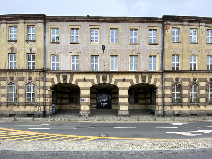 Dawna Poczta Paczkowa i Telegraf pod adresem ul. Purykiniego 2 we Wrocławiu