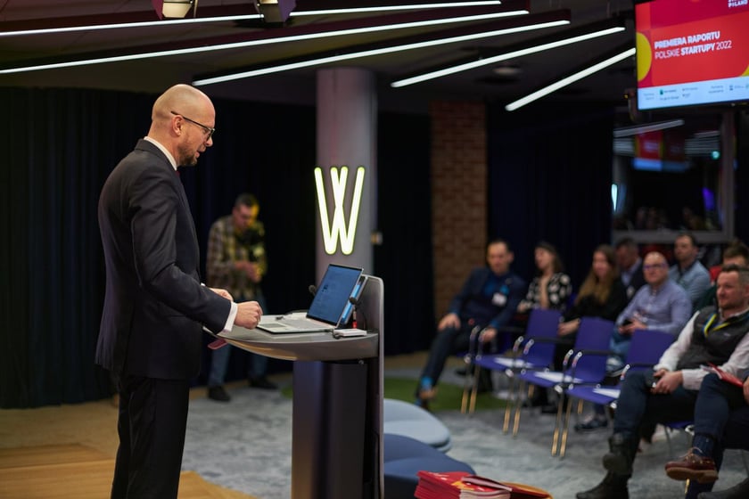 Na zdjęciu uczestnicy spotkania. W piątek, 9 grudnia br., w siedzibie Google we Wrocławiu zaprezentowano najbardziej wyczekiwaną publikację polskiej branży startupowej, czyli najnowszy raport ?Polskie Startupy 2022?.