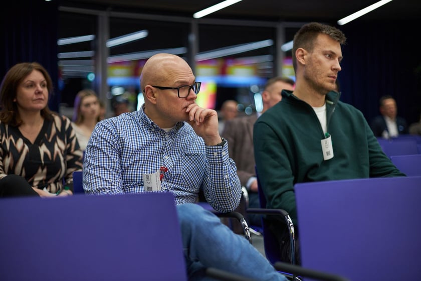 Na zdjęciu uczestnicy spotkania. W piątek, 9 grudnia br., w siedzibie Google we Wrocławiu zaprezentowano najbardziej wyczekiwaną publikację polskiej branży startupowej, czyli najnowszy raport ?Polskie Startupy 2022?.