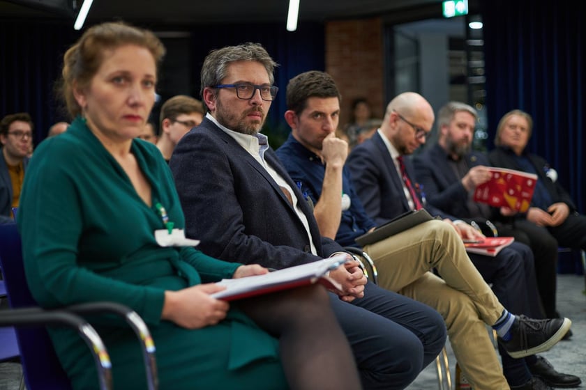 Na zdjęciu uczestnicy spotkania. W piątek, 9 grudnia br., w siedzibie Google we Wrocławiu zaprezentowano najbardziej wyczekiwaną publikację polskiej branży startupowej, czyli najnowszy raport ?Polskie Startupy 2022?.