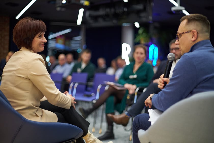 Na zdjęciu uczestnicy spotkania. W piątek, 9 grudnia br., w siedzibie Google we Wrocławiu zaprezentowano najbardziej wyczekiwaną publikację polskiej branży startupowej, czyli najnowszy raport ?Polskie Startupy 2022?.