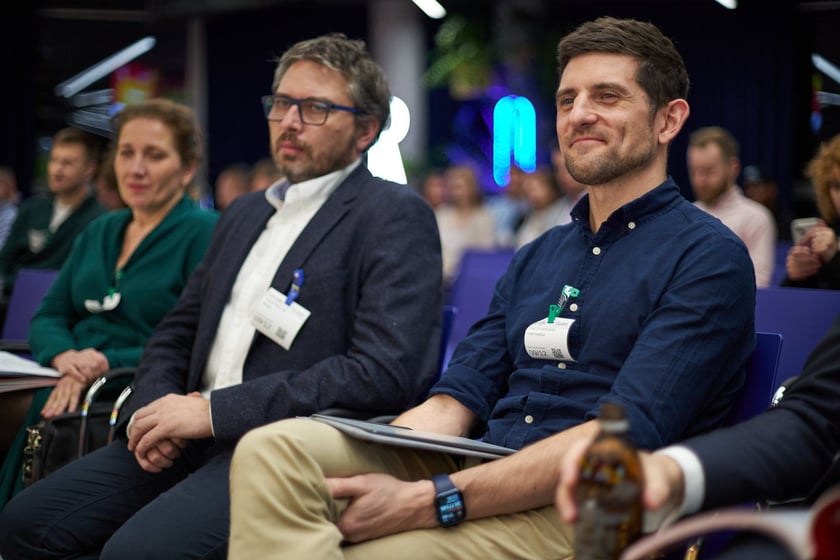 Na zdjęciu uczestnicy spotkania. W piątek, 9 grudnia br., w siedzibie Google we Wrocławiu zaprezentowano najbardziej wyczekiwaną publikację polskiej branży startupowej, czyli najnowszy raport ?Polskie Startupy 2022?.