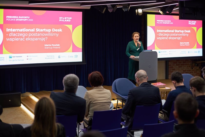 Na zdjęciu uczestnicy spotkania. W piątek, 9 grudnia br., w siedzibie Google we Wrocławiu zaprezentowano najbardziej wyczekiwaną publikację polskiej branży startupowej, czyli najnowszy raport ?Polskie Startupy 2022?.