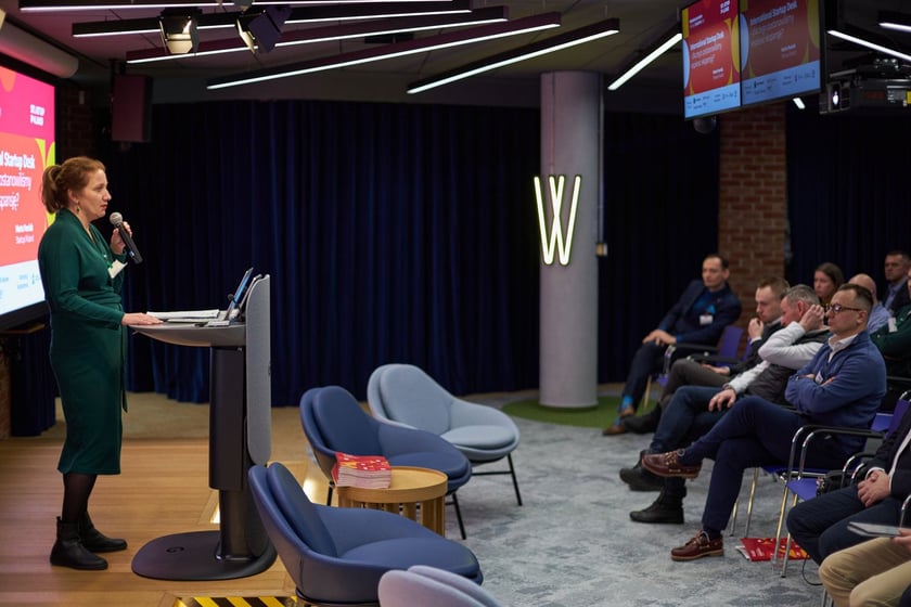 Na zdjęciu uczestnicy spotkania. W piątek, 9 grudnia br., w siedzibie Google we Wrocławiu zaprezentowano najbardziej wyczekiwaną publikację polskiej branży startupowej, czyli najnowszy raport ?Polskie Startupy 2022?.
