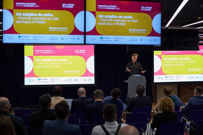 Na zdjęciu uczestnicy spotkania. W piątek, 9 grudnia br., w siedzibie Google we Wrocławiu zaprezentowano najbardziej wyczekiwaną publikację polskiej branży startupowej, czyli najnowszy raport ?Polskie Startupy 2022?.