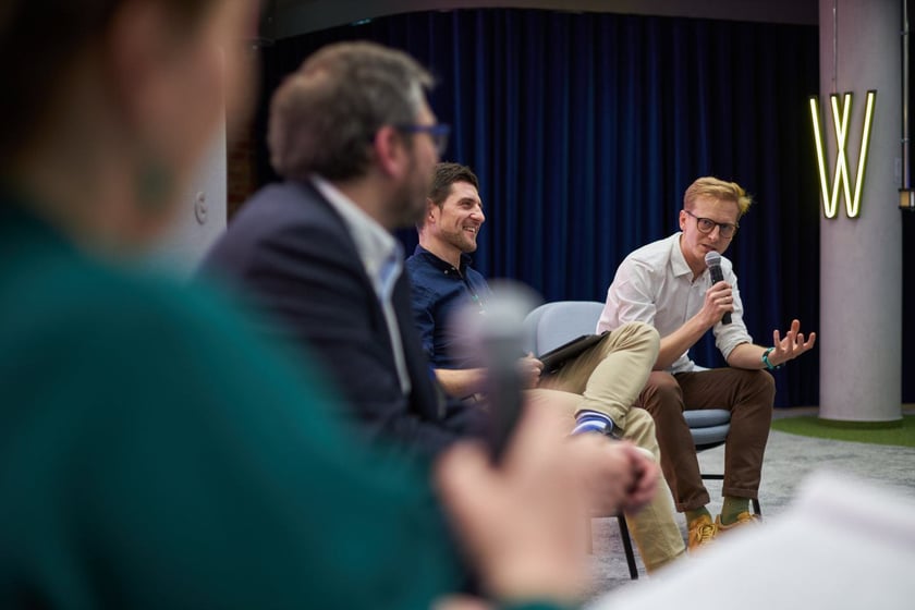 Na zdjęciu uczestnicy spotkania. W piątek, 9 grudnia br., w siedzibie Google we Wrocławiu zaprezentowano najbardziej wyczekiwaną publikację polskiej branży startupowej, czyli najnowszy raport ?Polskie Startupy 2022?.