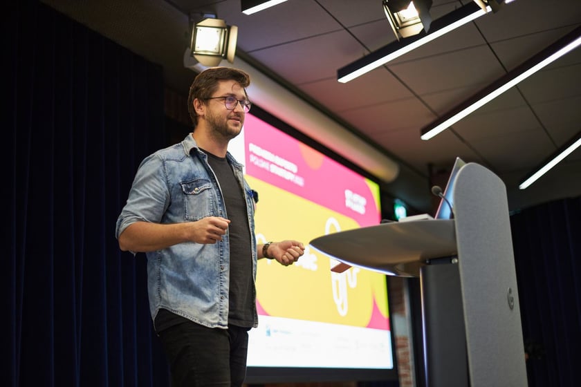 Na zdjęciu uczestnicy spotkania. W piątek, 9 grudnia br., w siedzibie Google we Wrocławiu zaprezentowano najbardziej wyczekiwaną publikację polskiej branży startupowej, czyli najnowszy raport ?Polskie Startupy 2022?.
