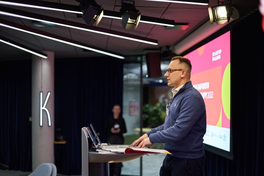 Na zdjęciu uczestnicy spotkania. W piątek, 9 grudnia br., w siedzibie Google we Wrocławiu zaprezentowano najbardziej wyczekiwaną publikację polskiej branży startupowej, czyli najnowszy raport ?Polskie Startupy 2022?.