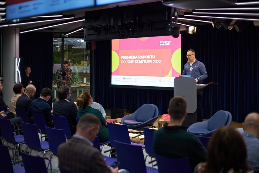 Na zdjęciu uczestnicy spotkania. W piątek, 9 grudnia br., w siedzibie Google we Wrocławiu zaprezentowano najbardziej wyczekiwaną publikację polskiej branży startupowej, czyli najnowszy raport ?Polskie Startupy 2022?.