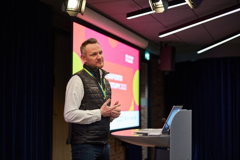 Na zdjęciu uczestnicy spotkania. W piątek, 9 grudnia br., w siedzibie Google we Wrocławiu zaprezentowano najbardziej wyczekiwaną publikację polskiej branży startupowej, czyli najnowszy raport ?Polskie Startupy 2022?.