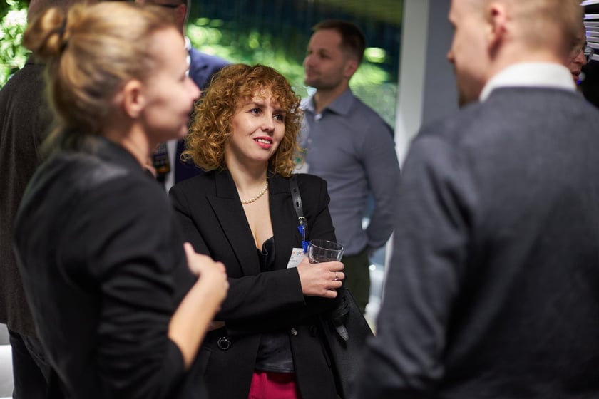 Na zdjęciu uczestnicy spotkania. W piątek, 9 grudnia br., w siedzibie Google we Wrocławiu zaprezentowano najbardziej wyczekiwaną publikację polskiej branży startupowej, czyli najnowszy raport ?Polskie Startupy 2022?.